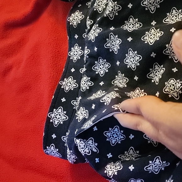 SKORT!!  Denim & Co, Blue/white print skort, 2x, 18" top to bottom, 2 pockets - Picture 3 of 6